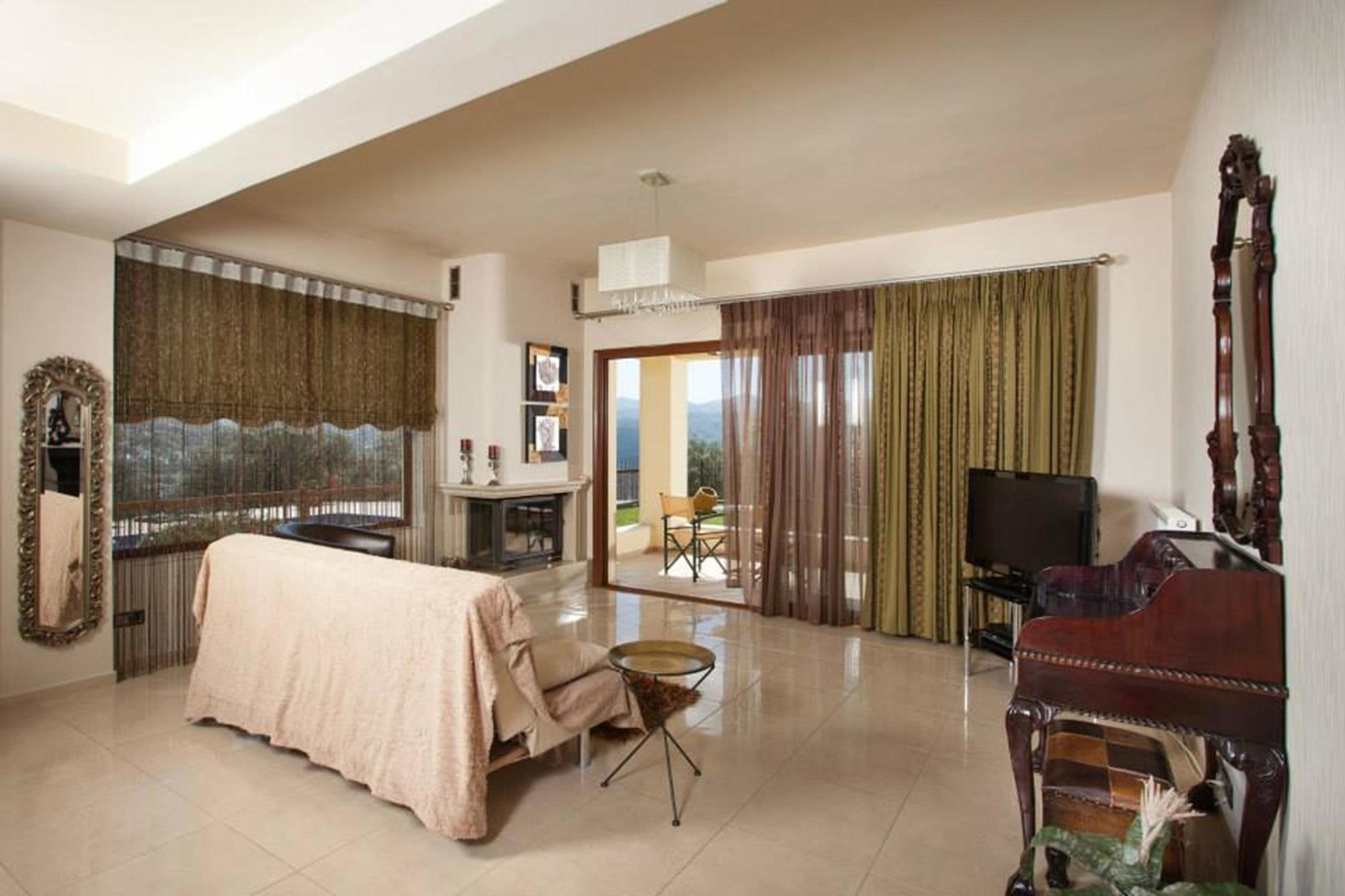 Louloudis Villa Spílion Exterior foto